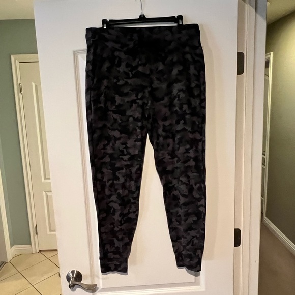 Lululemon fleece jogger - Picture 1 of 4